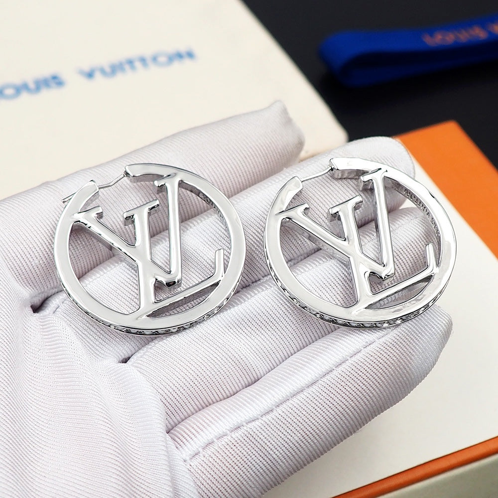 18K Louis Vuitton Louise Pearls Earrings